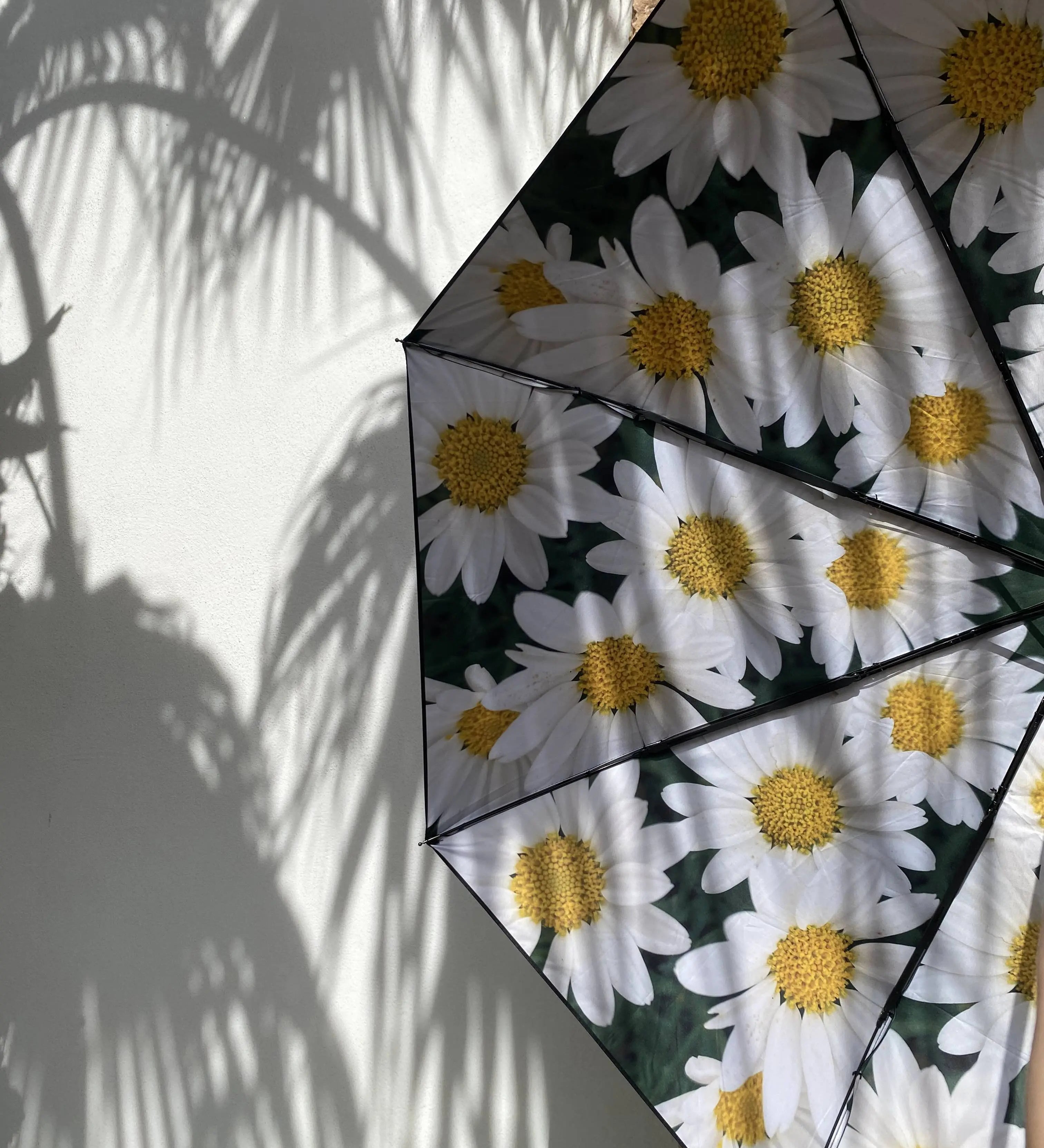 Daisy Umbrella – Cheerful, Windproof & UPF50+ Protection.