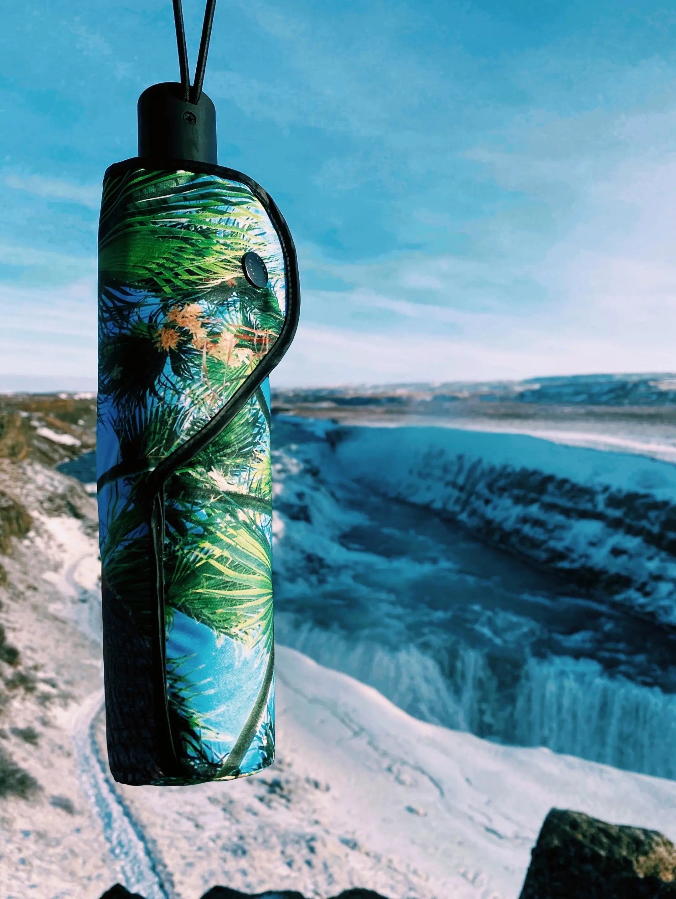Paradise Umbrella – Tropical, Windproof & UPF50+ Protection.