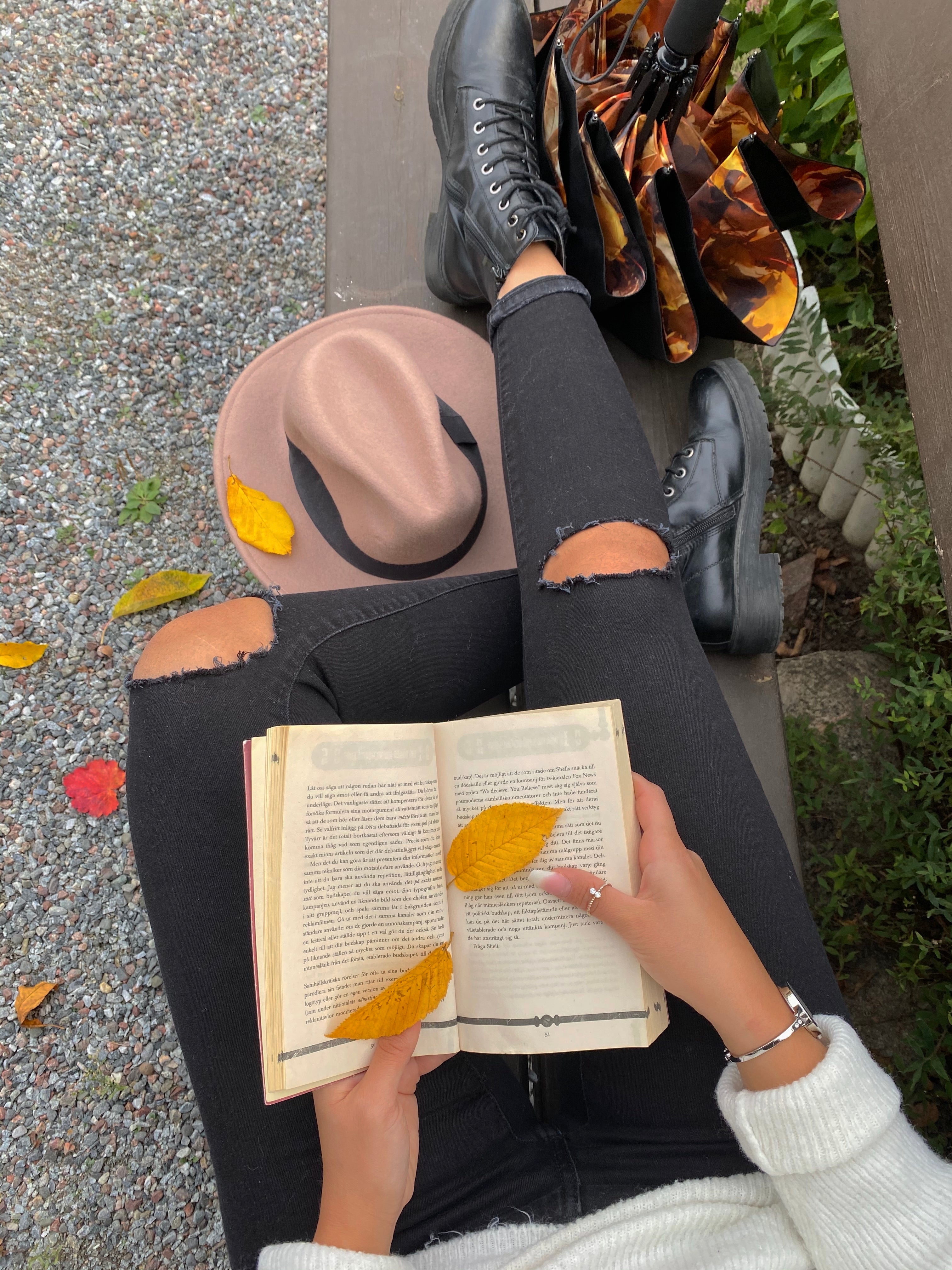 Höst Umbrella – Autumn Charm, Windproof & UPF50+ Protection.